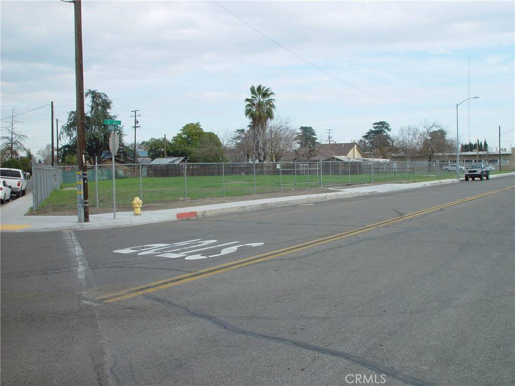 Madera, CA 93638,611 E ST