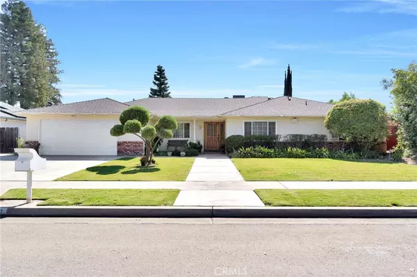 3077 W Robinwood LN, Fresno, CA 93711