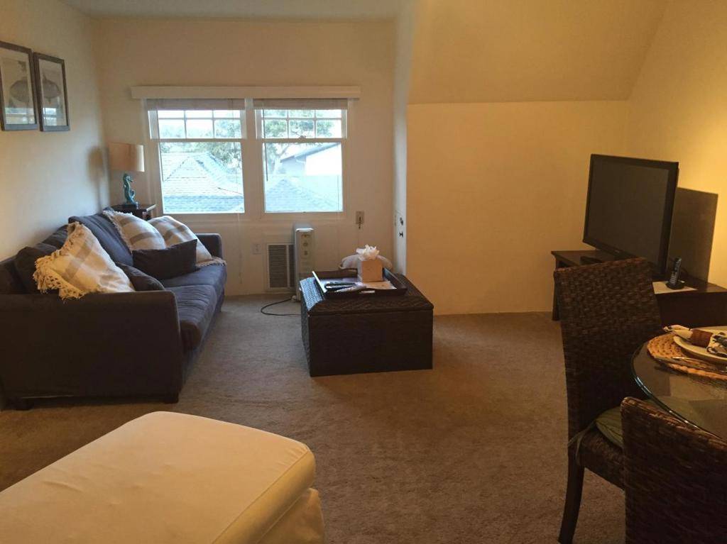 Pacific Grove, CA 93950,410 Pine AVE