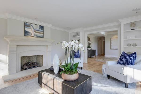 Los Altos Hills, CA 94022,Address not disclosed