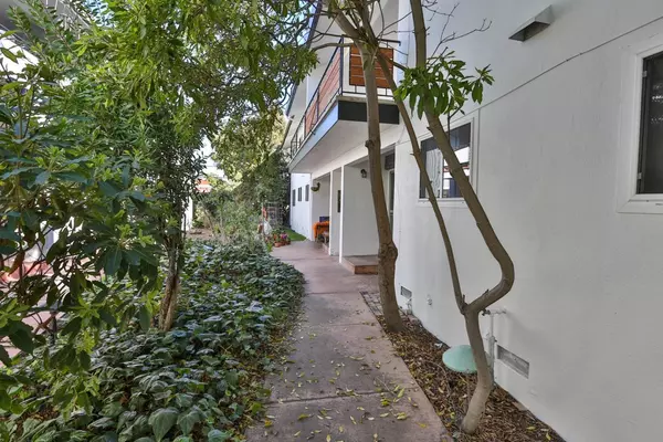 Mountain View, CA 94040,Address not disclosed