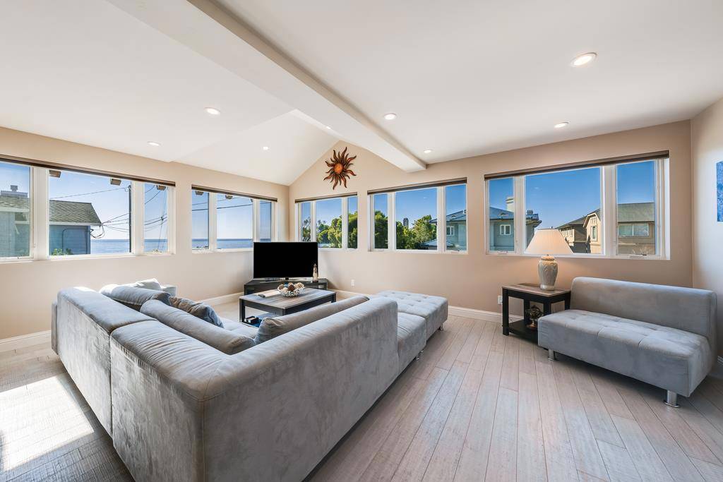 Santa Cruz, CA 95062,1151 E Cliff DR