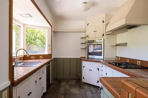 Pacific Grove, CA 93950,815 Grove Acre AVE