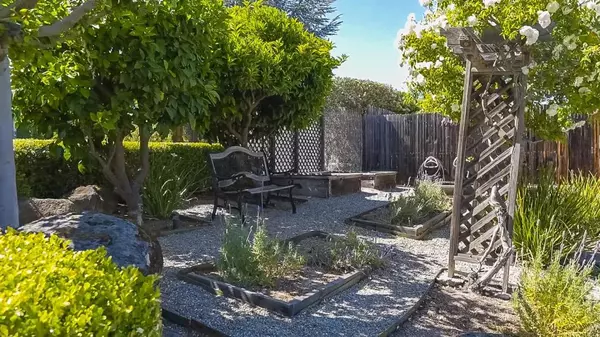 San Carlos, CA 94070,212 Frances LN