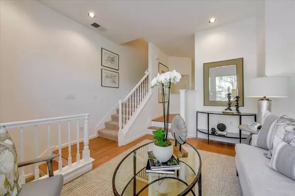 Mountain View, CA 94040,108 Sondgroth WAY