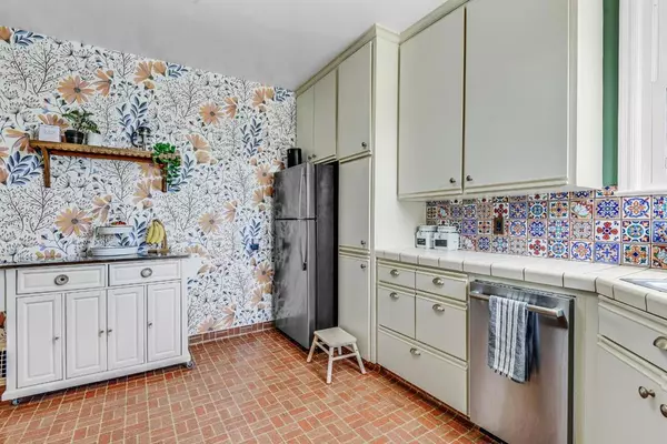 San Bruno, CA 94066,1104 Crystal Springs RD