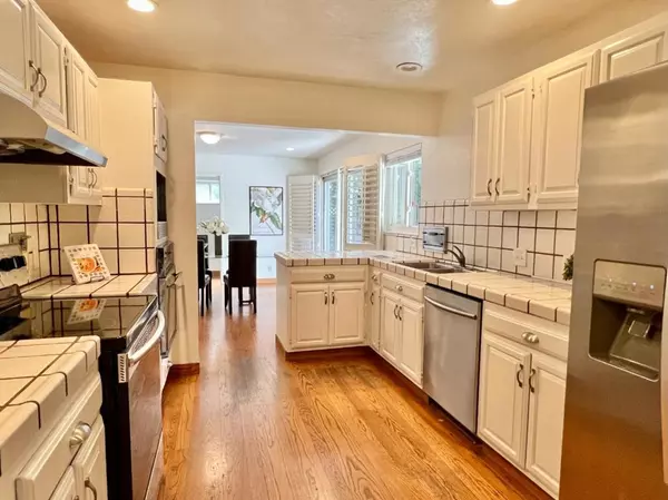 Mountain View, CA 94040,760 Lola LN