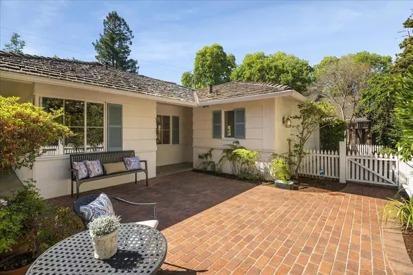 Palo Alto, CA 94303,515 Rhodes DR