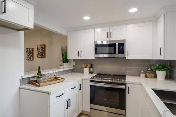 San Jose, CA 95121,3102 Shadow Springs PL