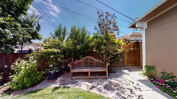 East Palo Alto, CA 94303,475 Wisteria DR