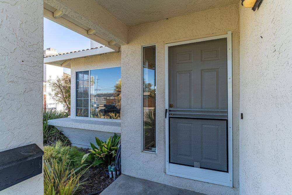 Hollister, CA 95023,941 B ST