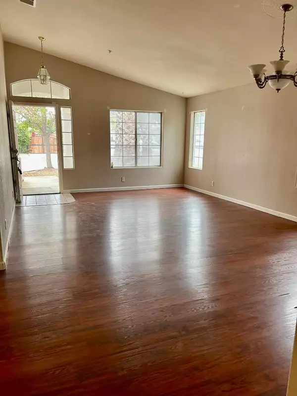 Salinas, CA 93905,1551 Saguaro DR