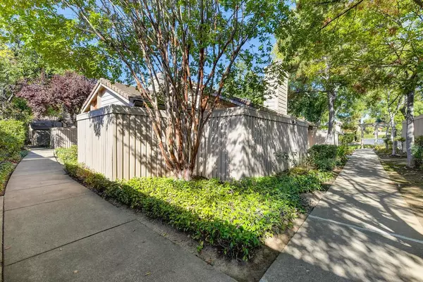 CA 95628,8108 Red Sherry LN