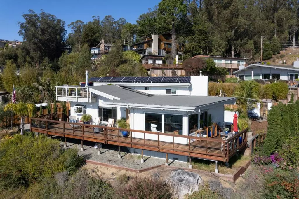 Half Moon Bay, CA 94019,355 San Pedro RD