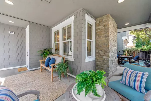 Menlo Park, CA 94025,204 Ballard LN