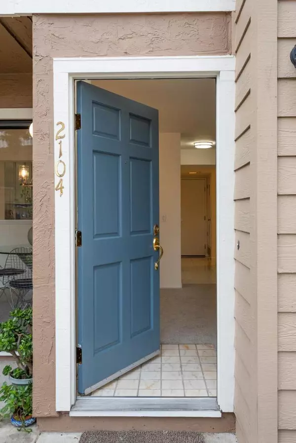 San Mateo, CA 94404,2104 Vista Del Mar