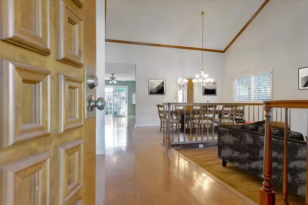 San Mateo, CA 94403,152 Woodbridge CIR