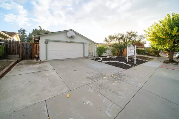 Hollister, CA 95023,945 Matador DR