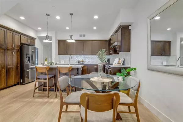 Newark, CA 94560,37524 Cape Cod RD #8