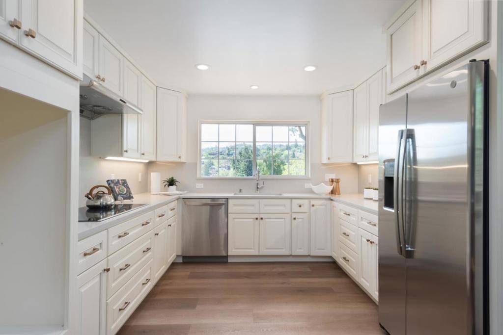 Redwood City, CA 94062,2149 Hillcrest RD