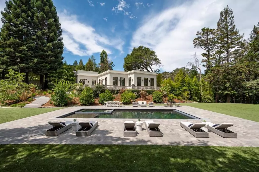 Hillsborough, CA 94010,18 Farm LN