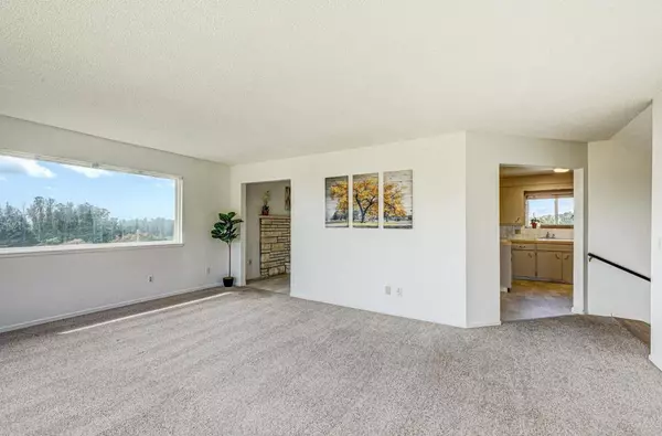 Salinas, CA 93907,6630 Leon DR