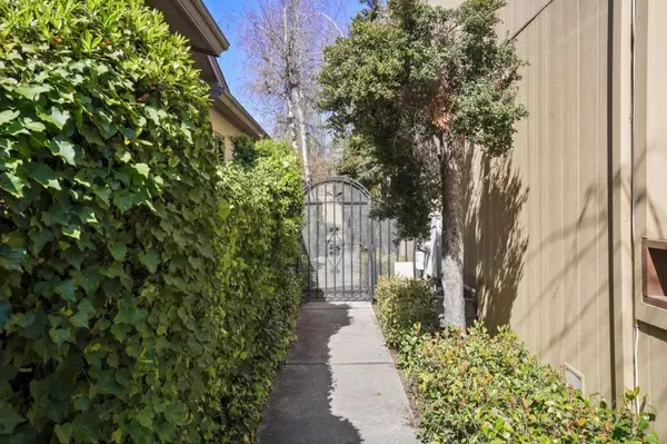 Palo Alto, CA 94301,533 Lytton AVE