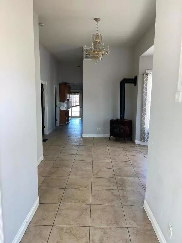 Salinas, CA 93901,60 Riker ST