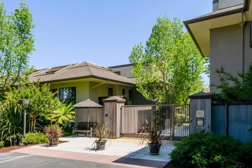 Menlo Park, CA 94025,2140 Santa Cruz AVE #A102