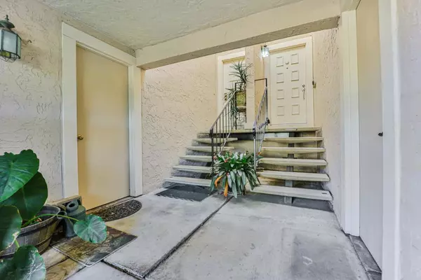 San Jose, CA 95117,1321 Charmwood SQ