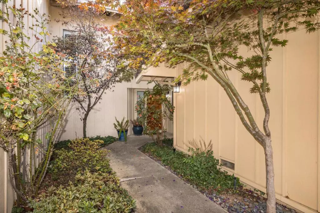 San Carlos, CA 94070,2 Buttercup LN