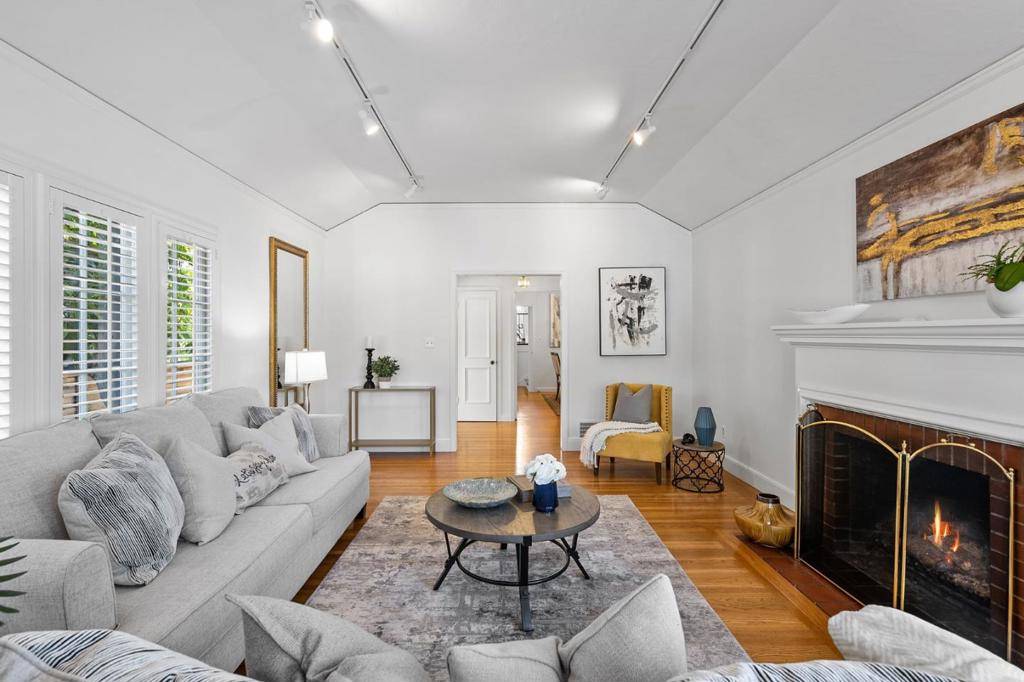 Burlingame, CA 94010,1401 Paloma AVE