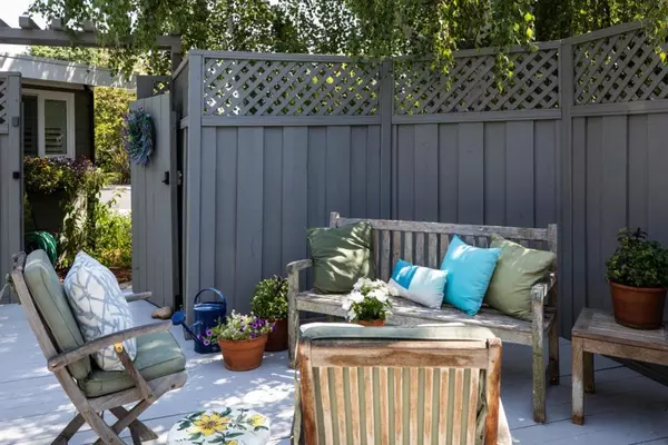 Menlo Park, CA 94025,915 Christopher WAY