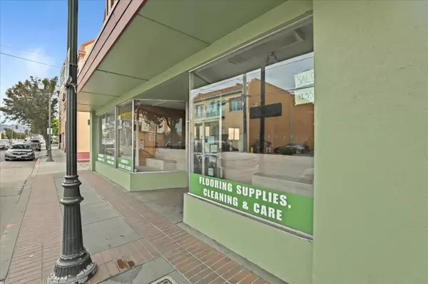 Watsonville, CA 95076,14 E Lake AVE