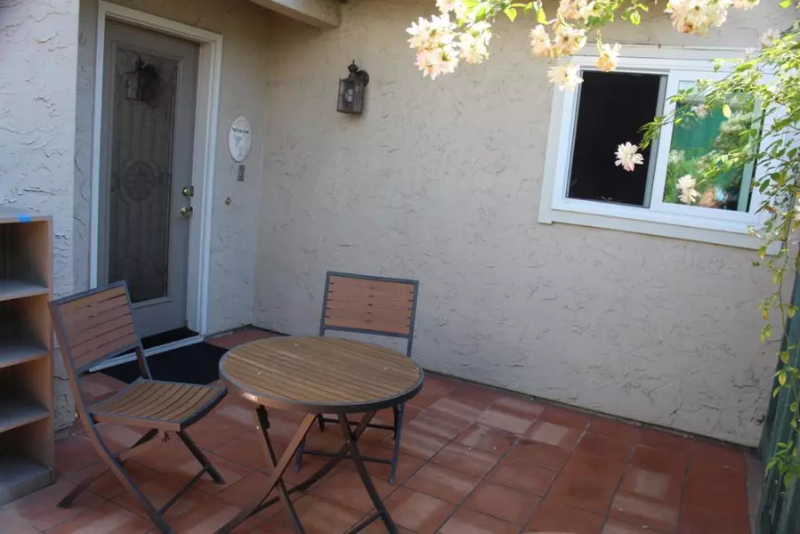 125 Mission DR, East Palo Alto, CA 94303