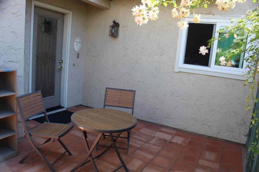 125 Mission DR, East Palo Alto, CA 94303