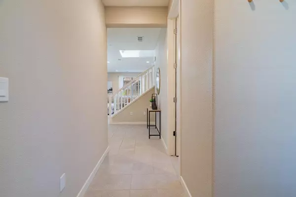 Hollister, CA 95023,403 Starling LN