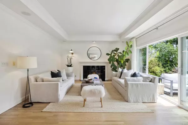 Redwood City, CA 94062,934 Wilmington WAY