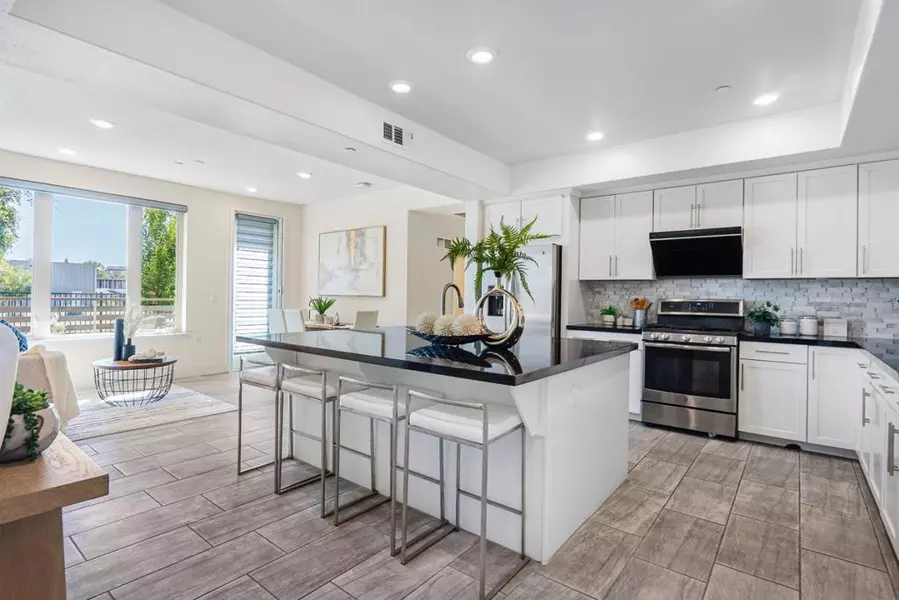 320 Riesling AVE #10, Milpitas, CA 95035