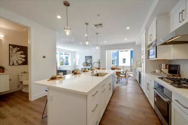 Foster City, CA 94404,403 Starfish LN