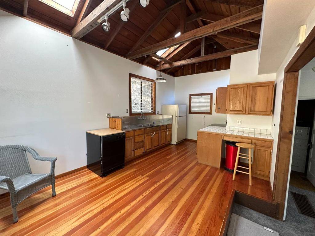 Redwood City, CA 94062,263 Ferndale WAY