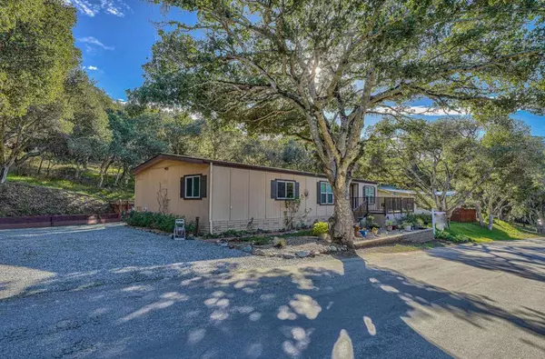 17562 Pond Derosa, Salinas, CA 93907