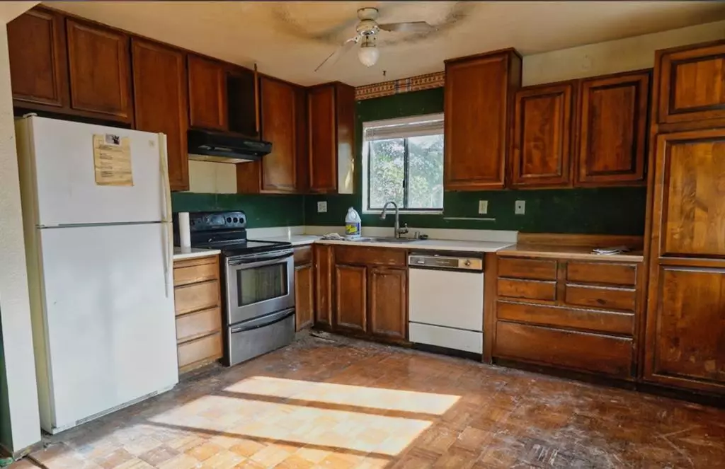 Redwood City, CA 94061,1227 Woodside RD #2