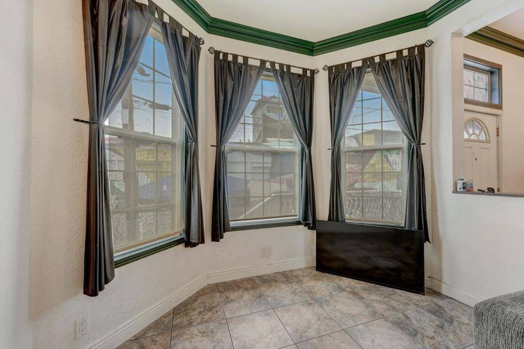 Oakland, CA 94601,2731 E 11th ST