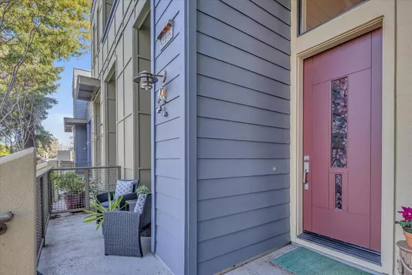 Palo Alto, CA 94303,3723 Heron WAY