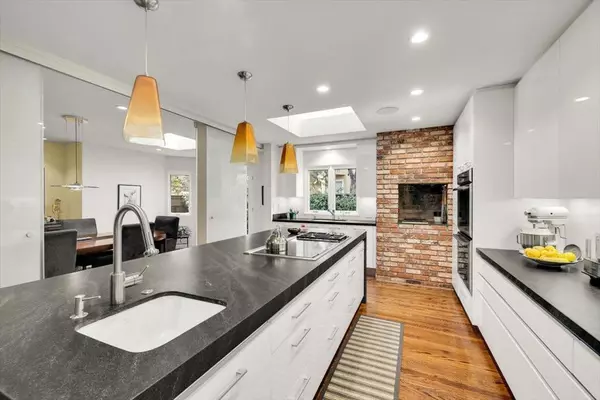 Palo Alto, CA 94303,721 Christine DR