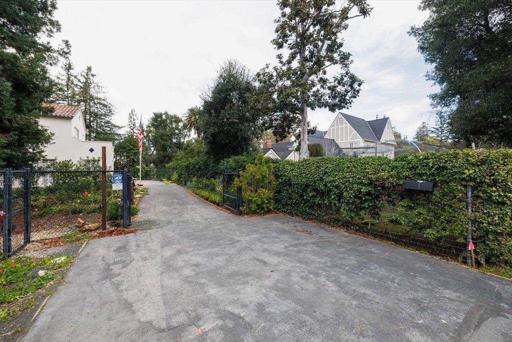 Redwood City, CA 94062,848 Edgewood RD