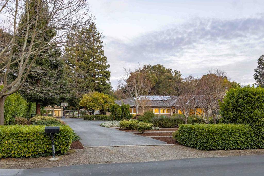 Atherton, CA 94027,197 Greenoaks DR