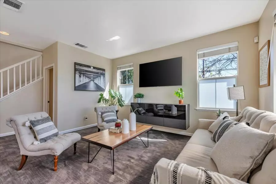 939 Mouton CIR, East Palo Alto, CA 94303