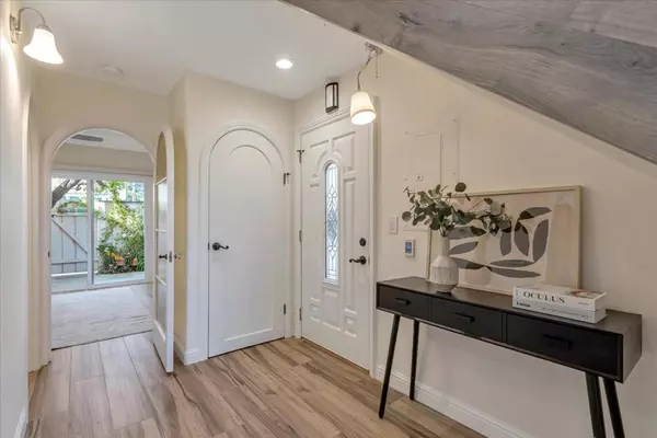 Pacifica, CA 94044,1207 Tera Nova BLVD